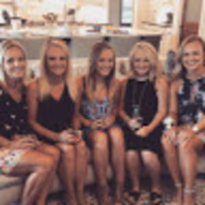 Meet your Posher, Brooke &